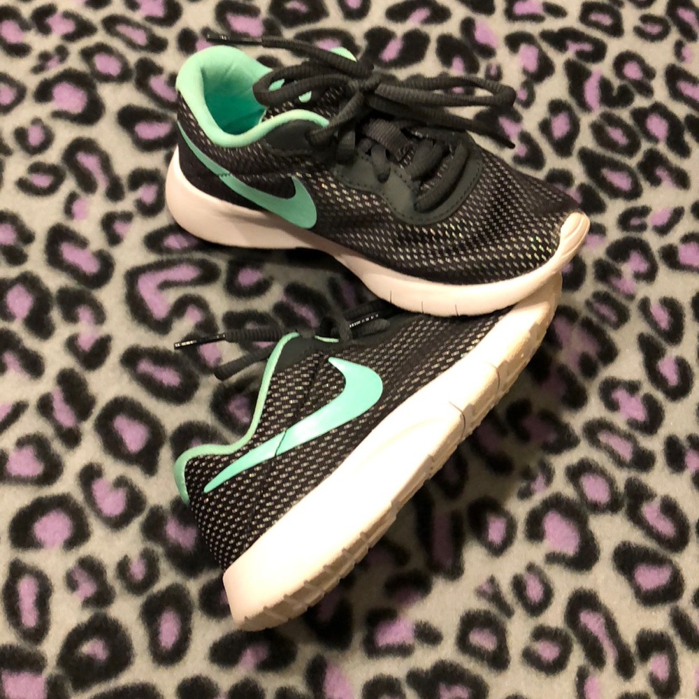 Black and Teal girls Nike sz 10.5